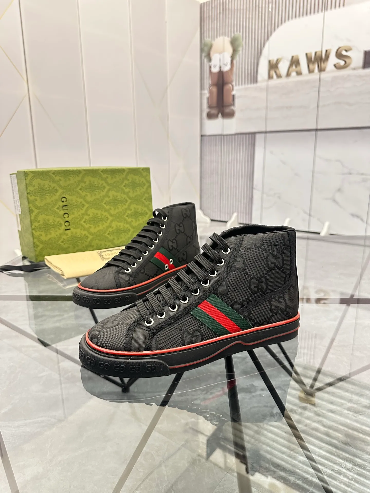 Men's shoes: 💰P420¥ Product trademark: Gucci* "Gucci*" high-top casual shoes Regular size: 38-44 (can be customized to 45.46.) Product materials: Original material from the upper counter, breathable lining, original outsole. Number: 661